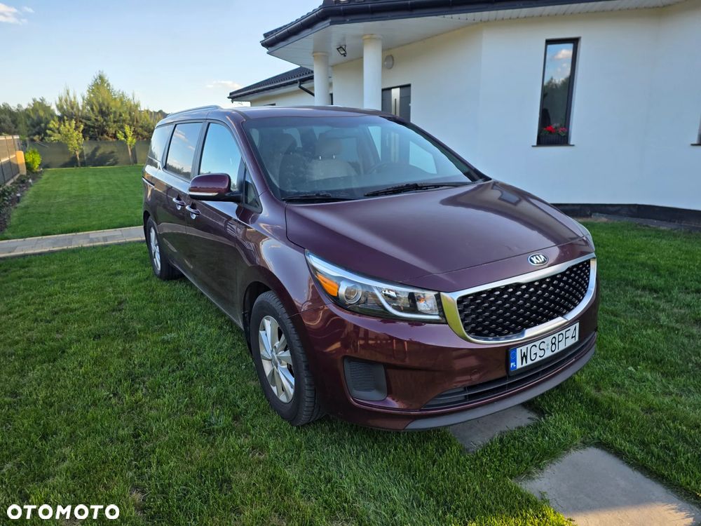 Kia Sedona - 2