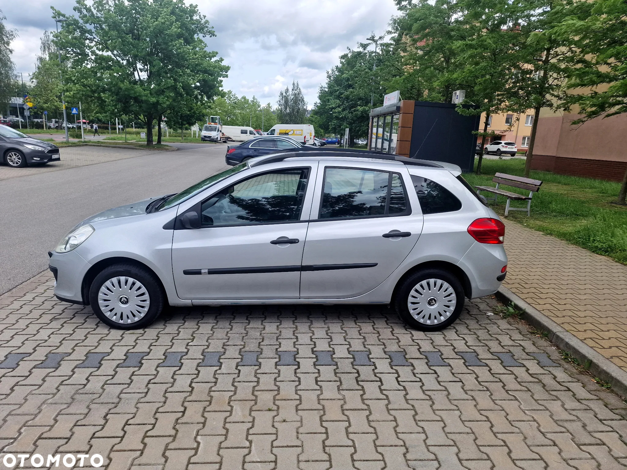 Renault Clio 1.2 16V 75 Grandtour Dynamique - 11