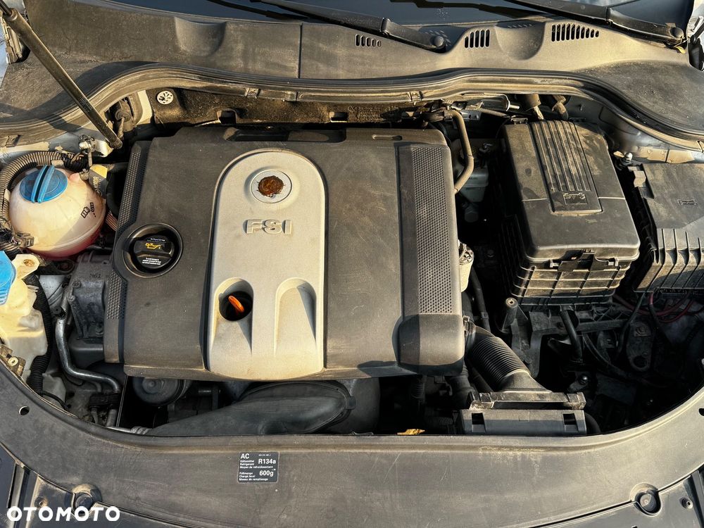 Volkswagen Passat 1.6 FSI Highline - 24