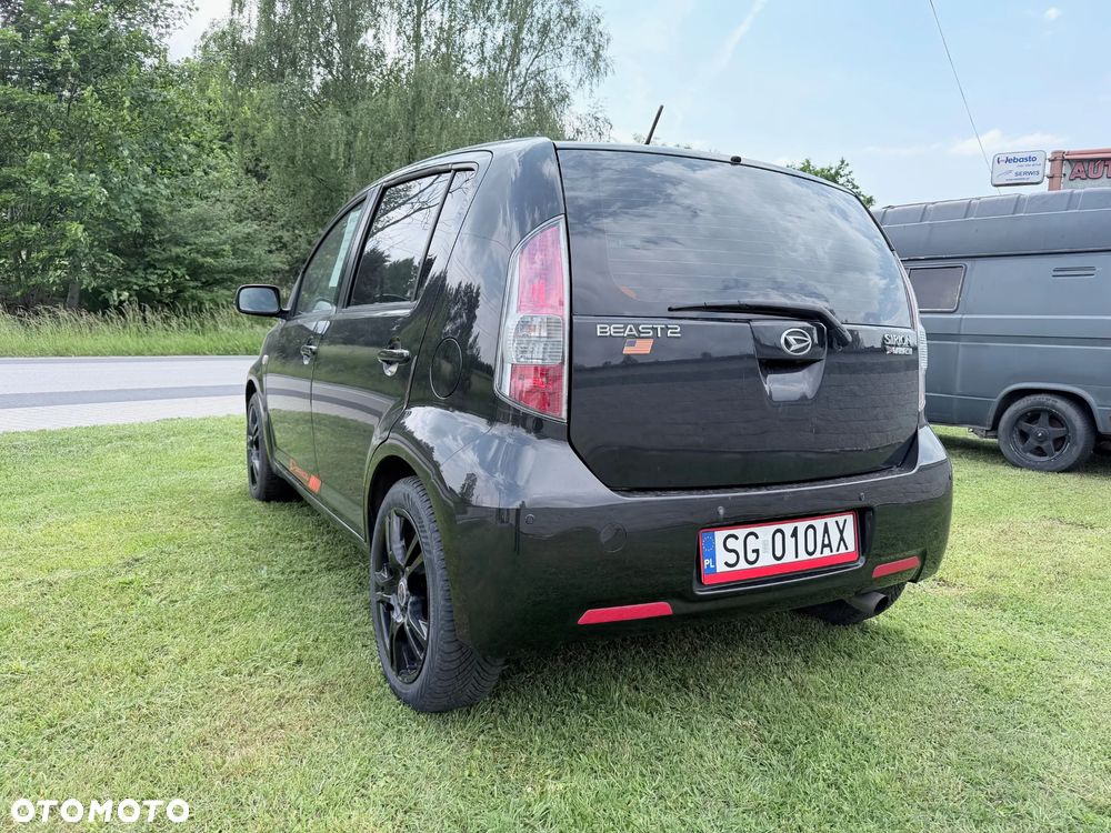 Daihatsu Sirion 1.0 - 4