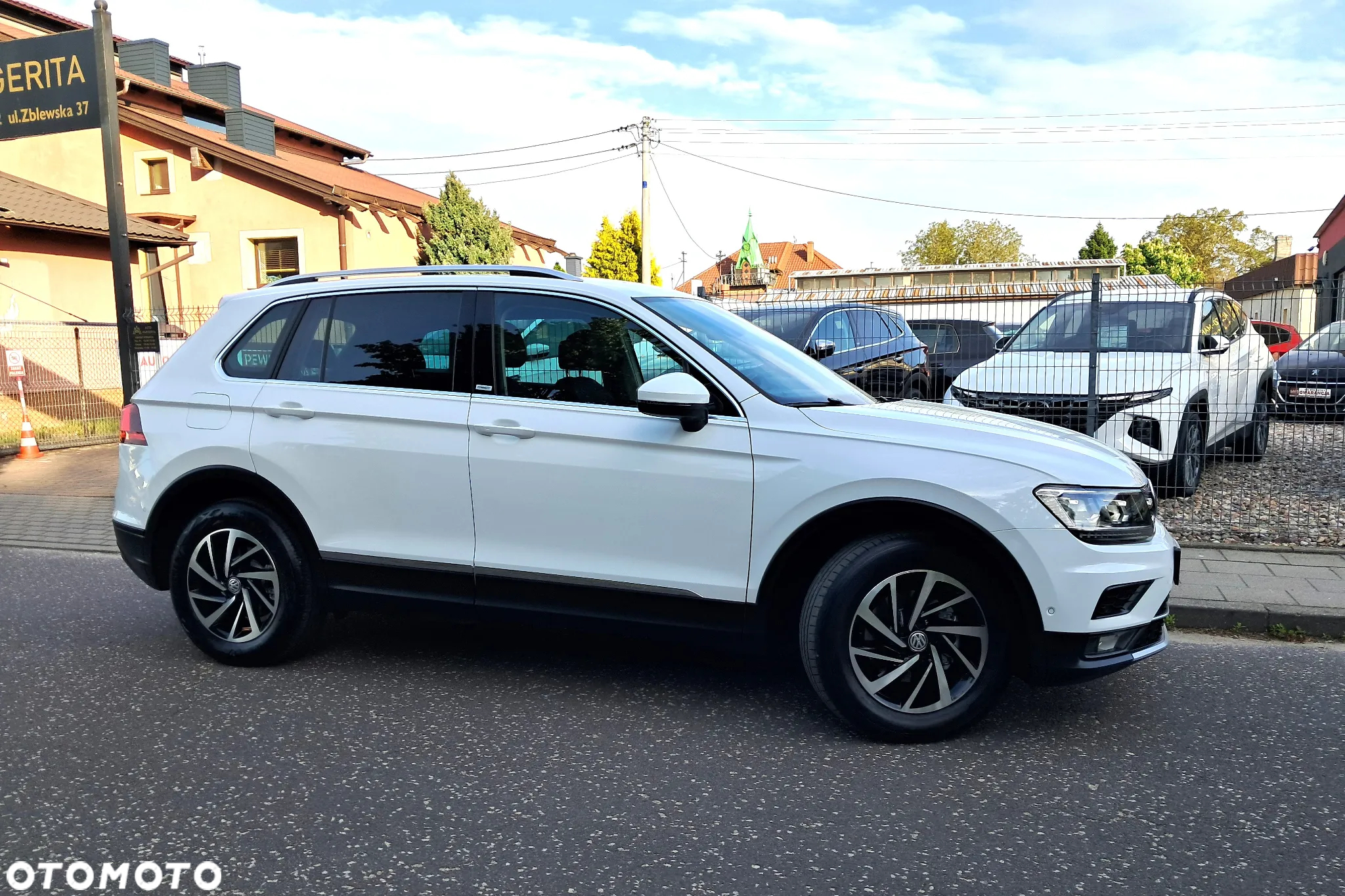 Volkswagen Tiguan - 2