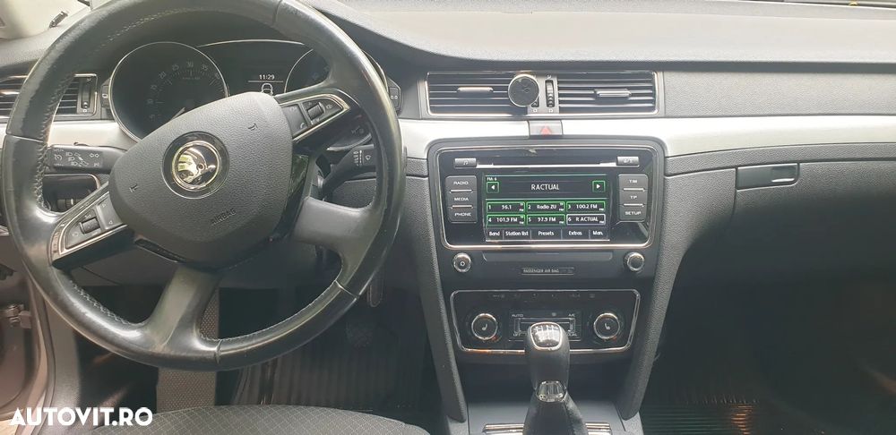 Skoda Superb 2.0 TDI Ambition - 8