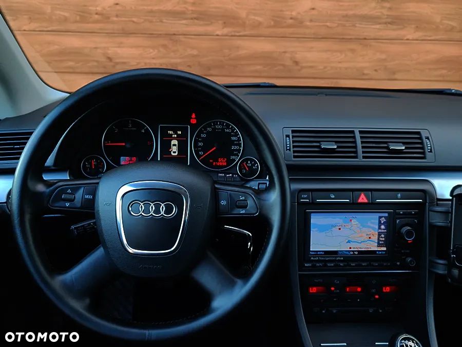 Audi A4 Avant 2.0 TDI - 17