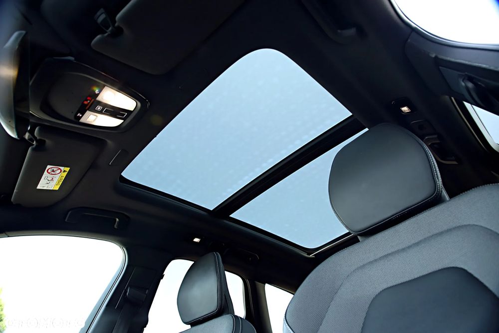 Volvo XC 60 B4 D AWD R-Design - 23