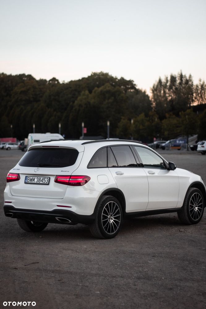 Mercedes-Benz GLC 300 4Matic 9G-TRONIC AMG Line - 17