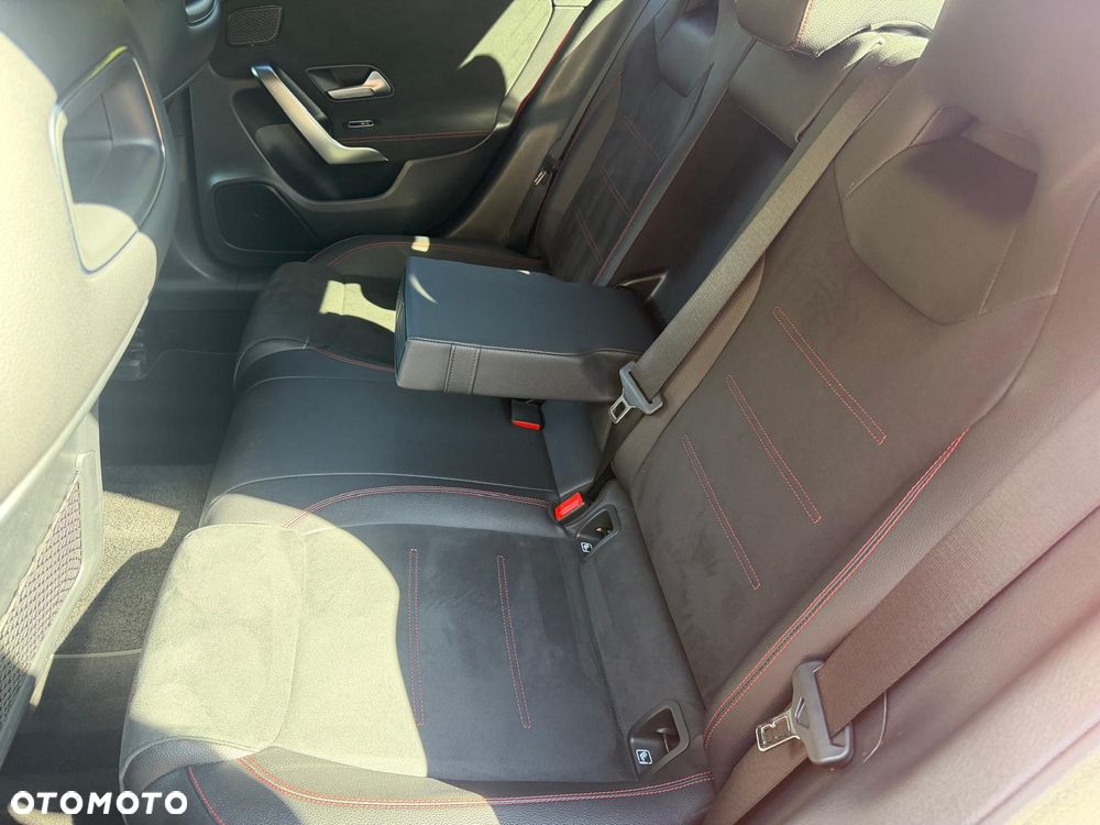 Mercedes-Benz CLA 200 AMG Line 7G-DCT - 29