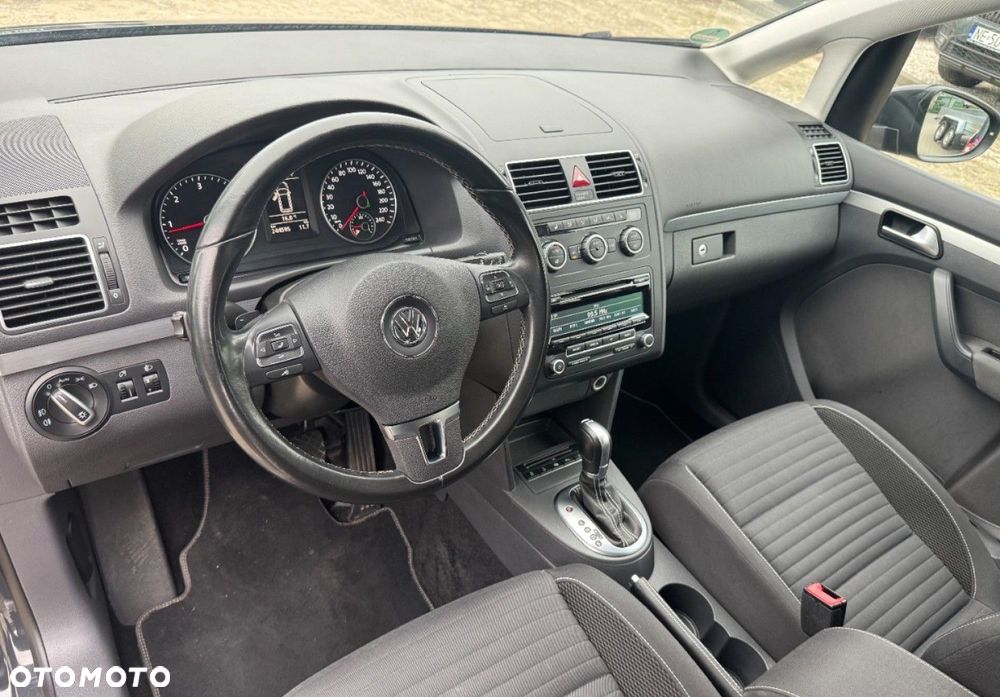 Volkswagen Touran - 16