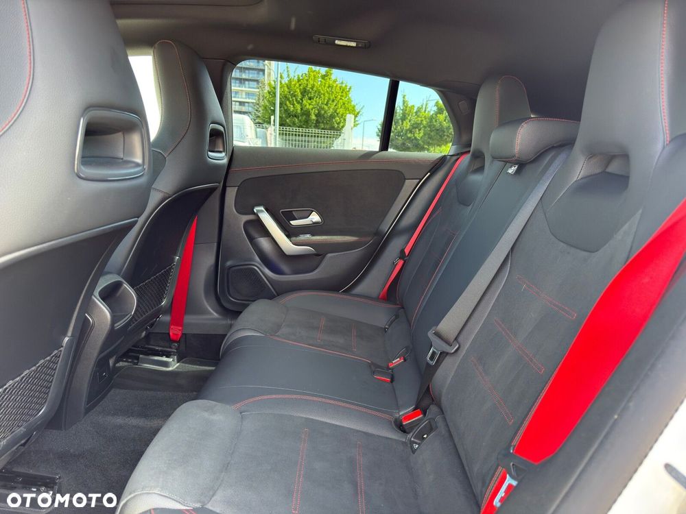 Mercedes-Benz CLA AMG 35 4-Matic 7G-DCT - 28