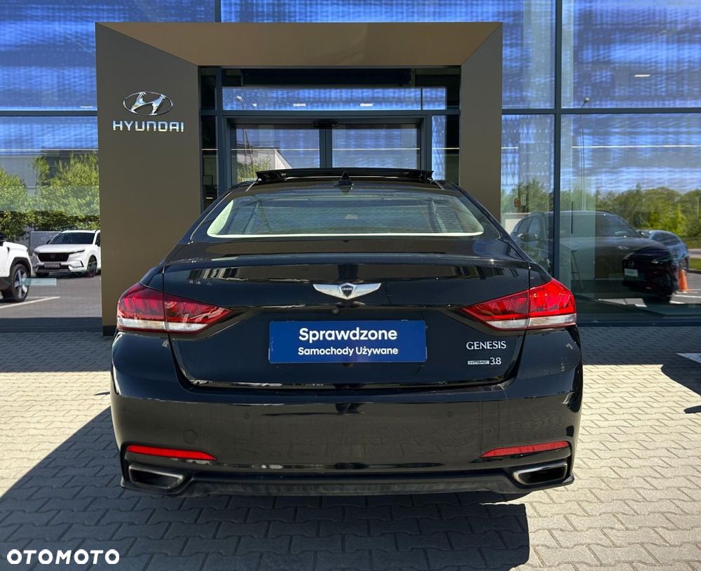 Hyundai Genesis - 8