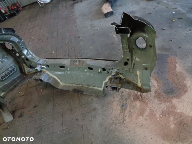 PAS TYLNY TOYOTA AVENSIS T27 09-19 KOMBI - 2