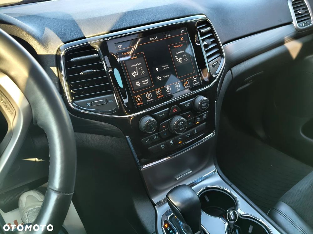 Jeep Grand Cherokee - 24