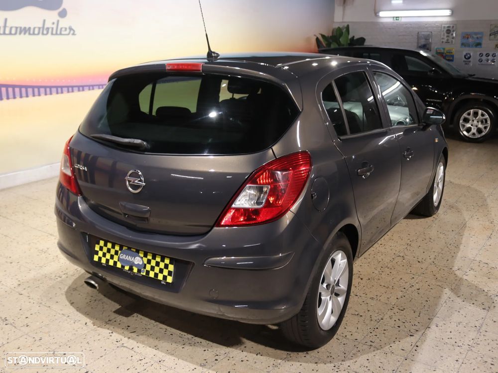 Opel Corsa 1.2 Cosmo - 28