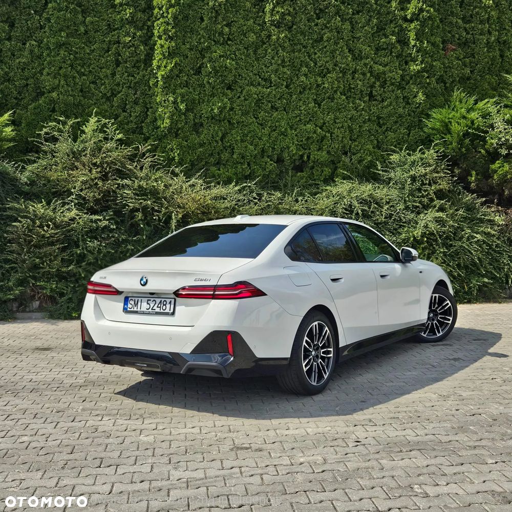 BMW Seria 5 520i mHEV - 8