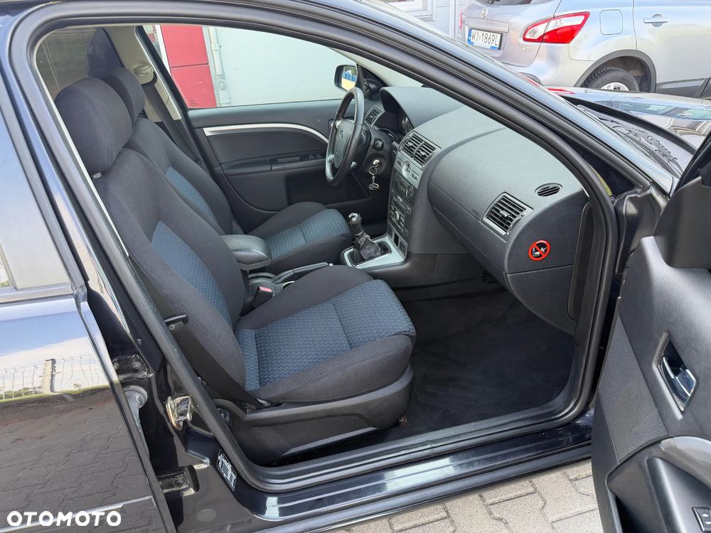 Ford Mondeo 1.8 Titanium - 16