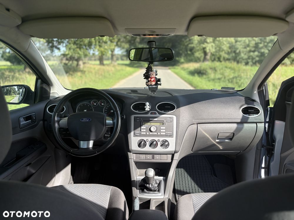 Ford Focus 1.6 Ambiente - 16