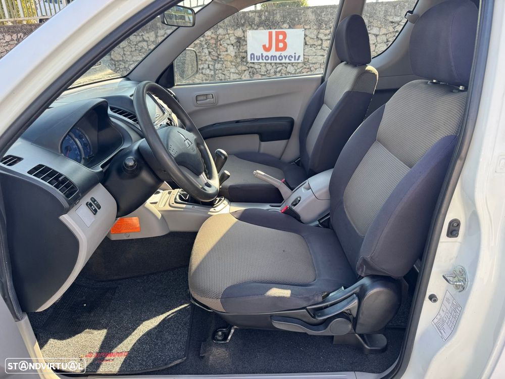 Mitsubishi L200 2.5 DI-D Club Invite 3L 4WD - 8