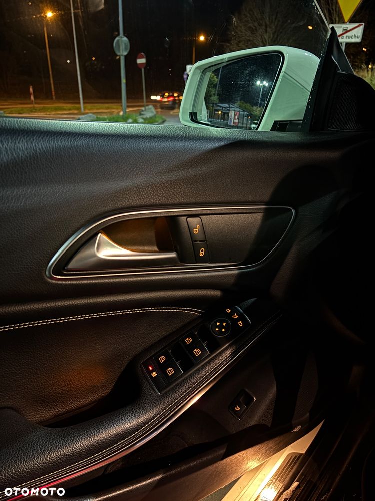 Mercedes-Benz CLA 180 7G-DCT Urban - 10
