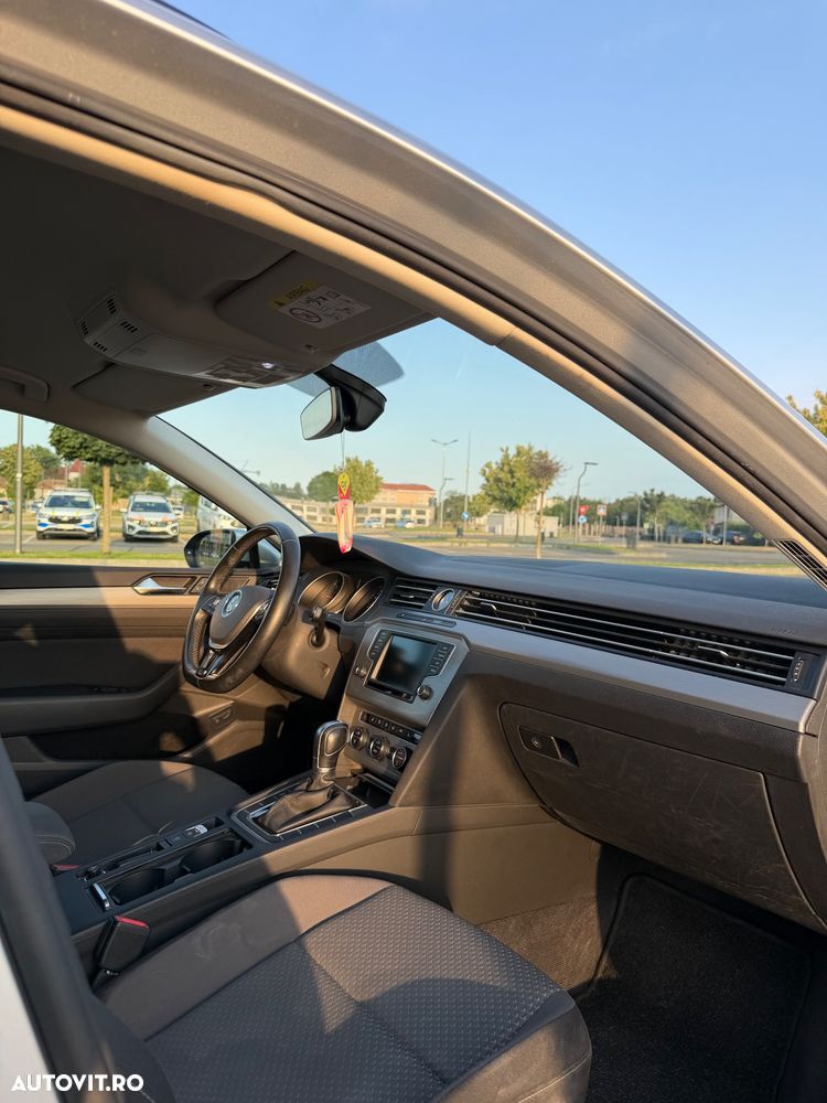 Volkswagen Passat 1.6 TDI SCR DSG Trendline - 12