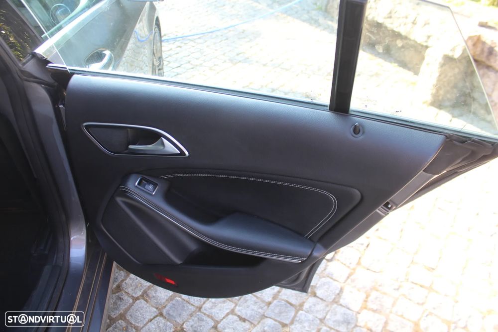 Mercedes-Benz CLA 200 d 4Matic 7G-DCT - 29
