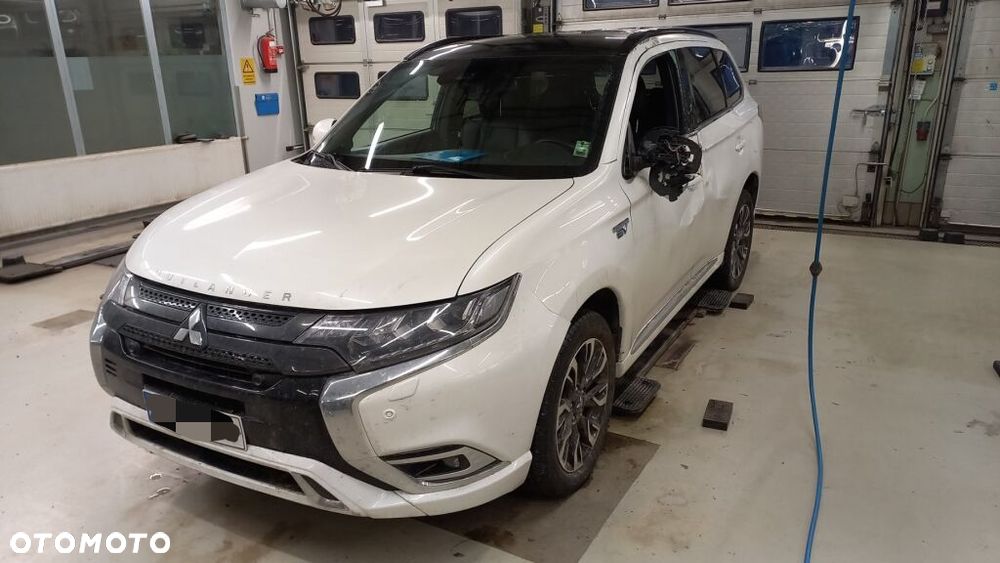 Mitsubishi Outlander Intense + - 2