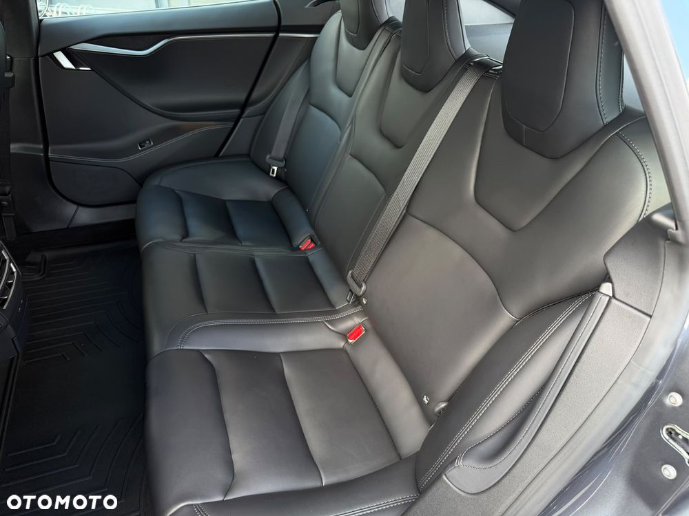 Tesla Model S - 16