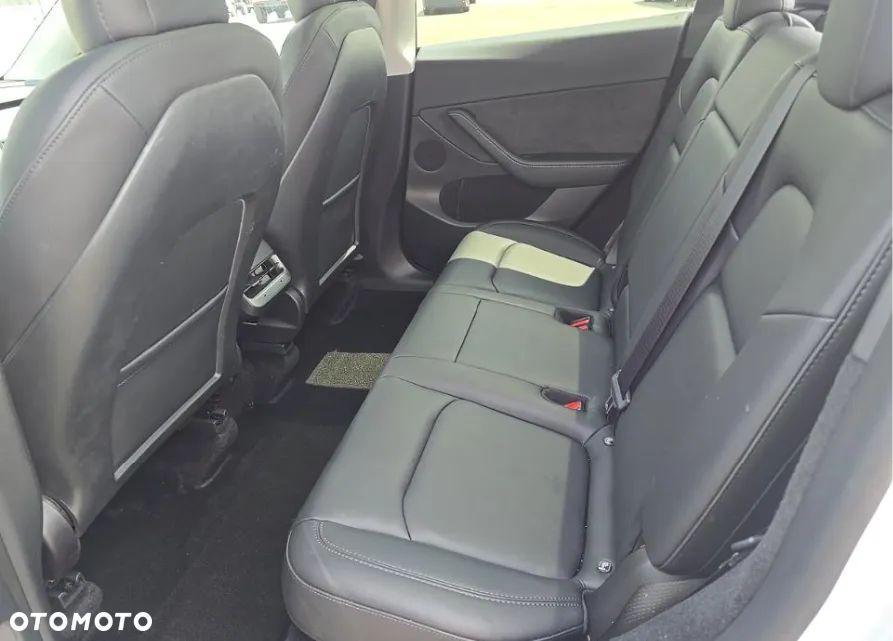 Tesla Model Y Long Range Dual Motor AWD - 11