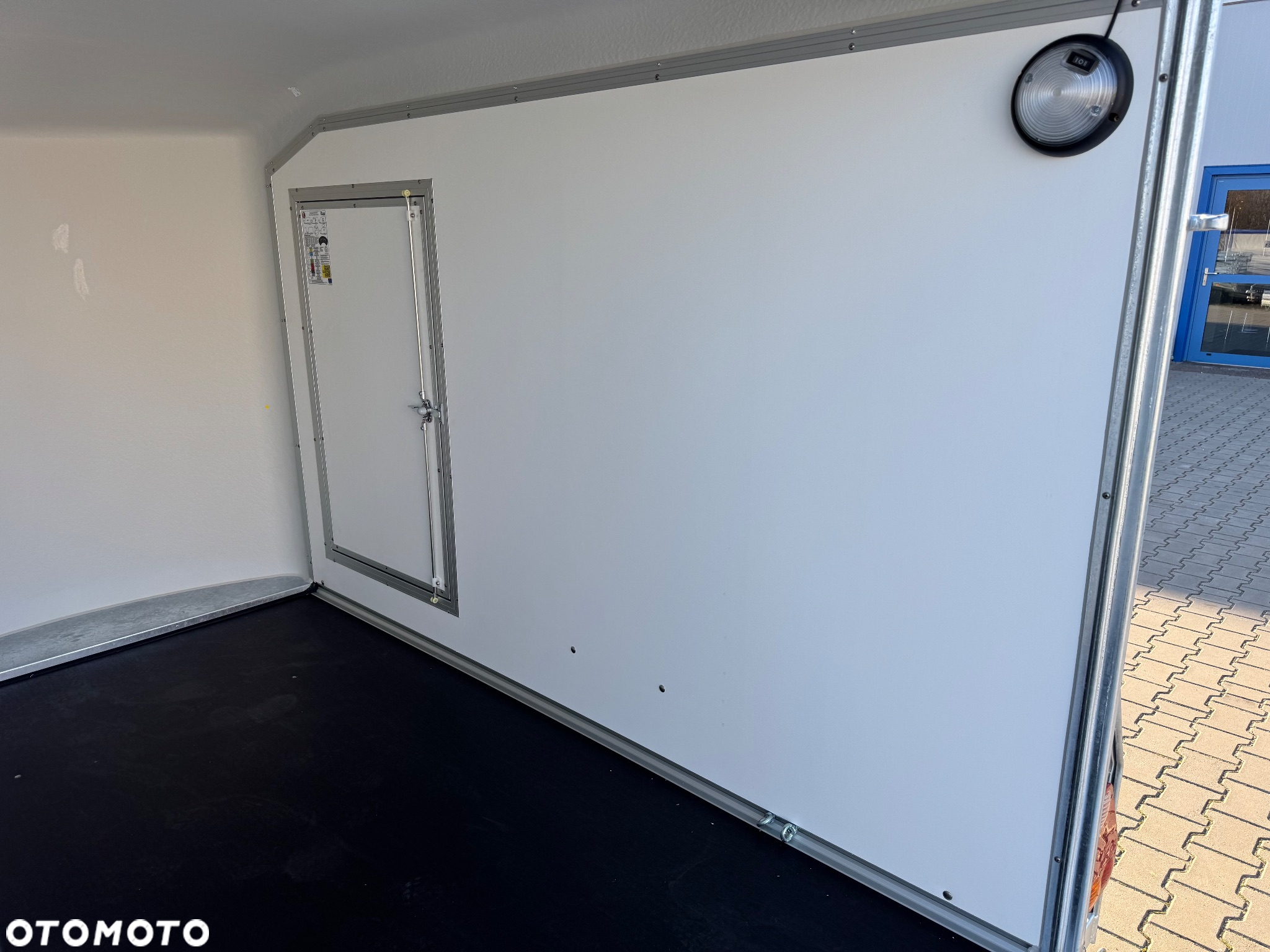 Debon C255 PPL | drzwi boczne / 255 x 125 cm / 1300kg DMC - 9