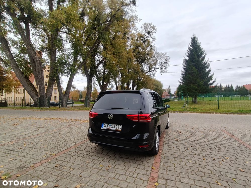 Volkswagen Touran - 35