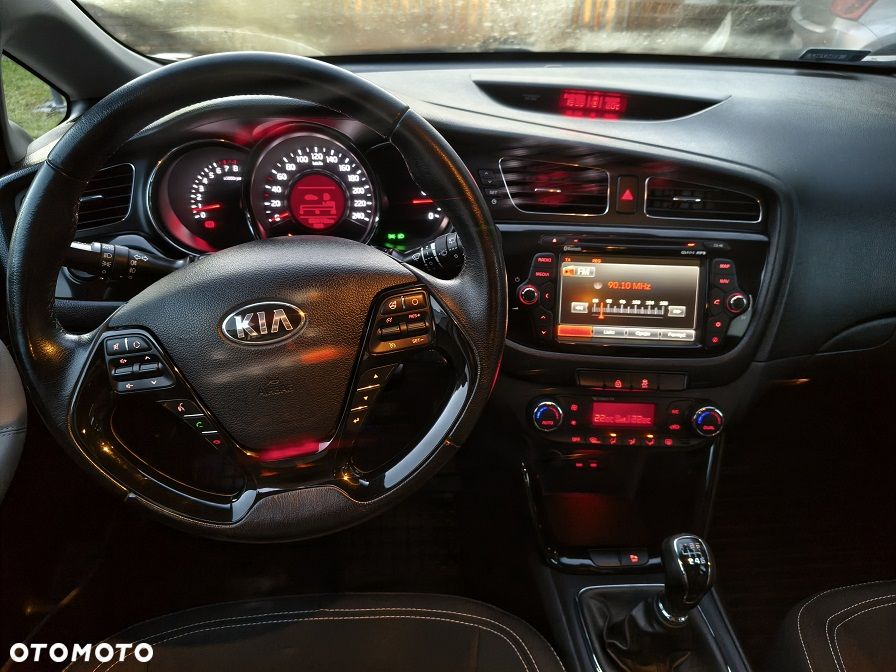 Kia Ceed 1.6 GDI L Business Line - 16
