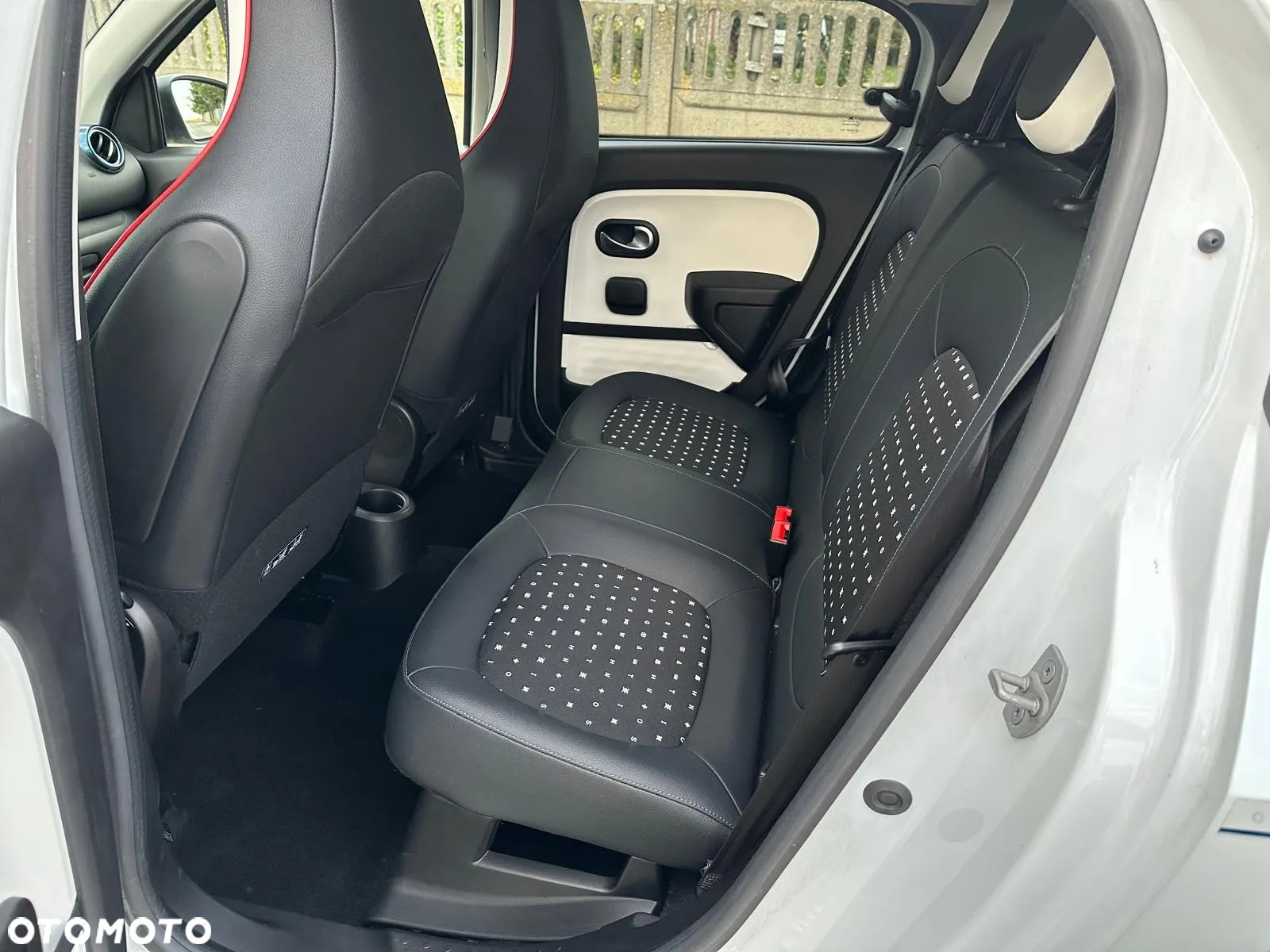 Renault Twingo SCe 75 Signature - 12