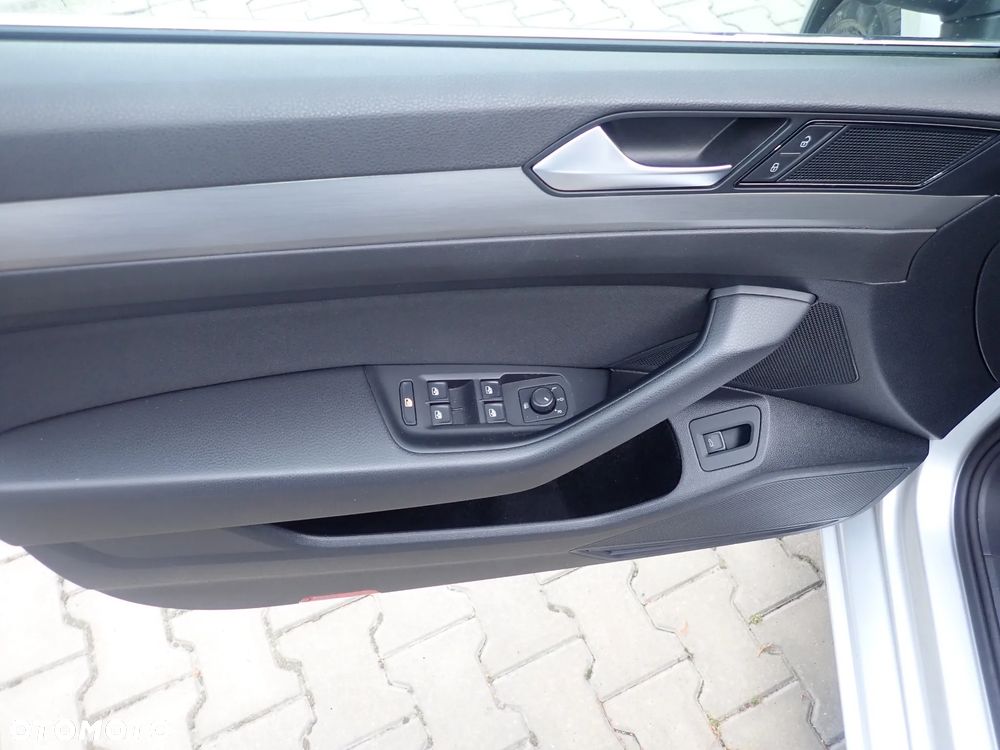 Volkswagen Passat - 10
