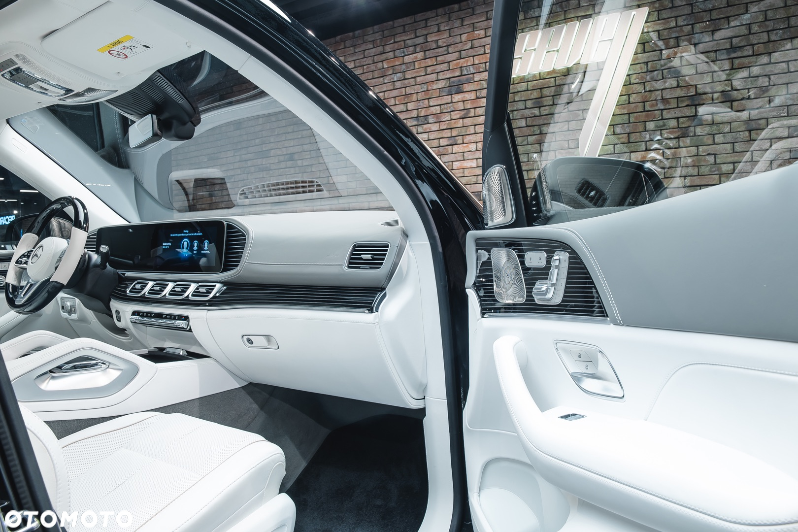 Mercedes-Benz GLS - 27