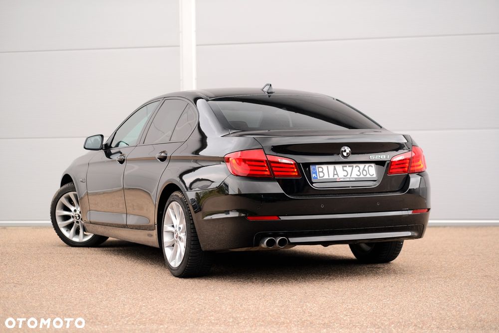 BMW Seria 5 528i - 3