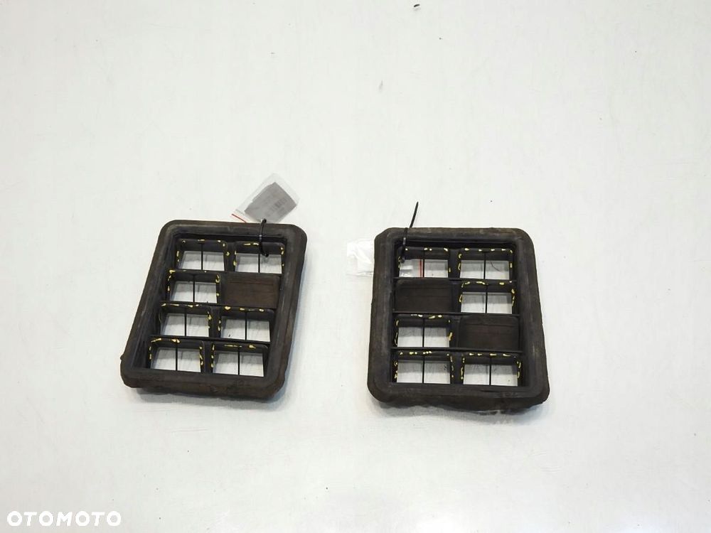 KRATKA WENTYLACYJNA TYŁ DODGE JOURNEY I 05058643AA - 2