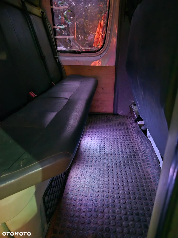 Mercedes-Benz Sprinter - 14