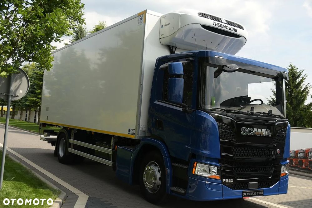 Scania P280///* 2022///* PRZEBIEG 165 TYŚ KM///* CHŁODNIA///* 18000KG///* THERMO KING///* WINDA///* BAR///* DŁ 7.30///* 18 EURO PALET///* KAMERA///* LEDY///* WAGA///* STAN JAK NOWA - 2