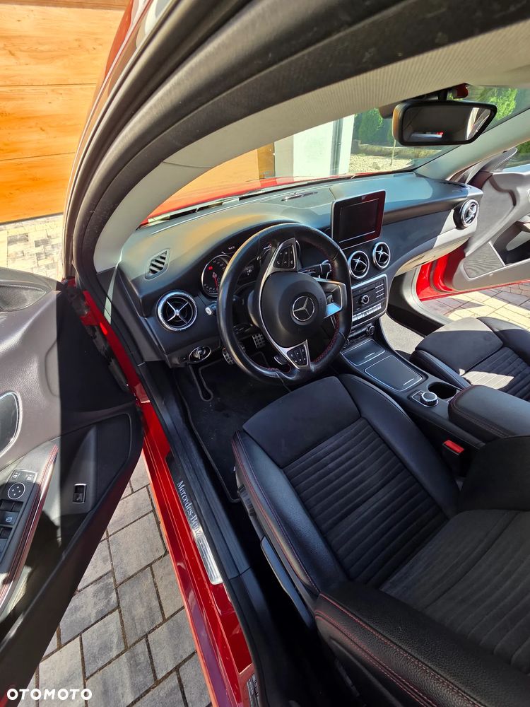 Mercedes-Benz CLA 200 7G-DCT AMG Line - 18