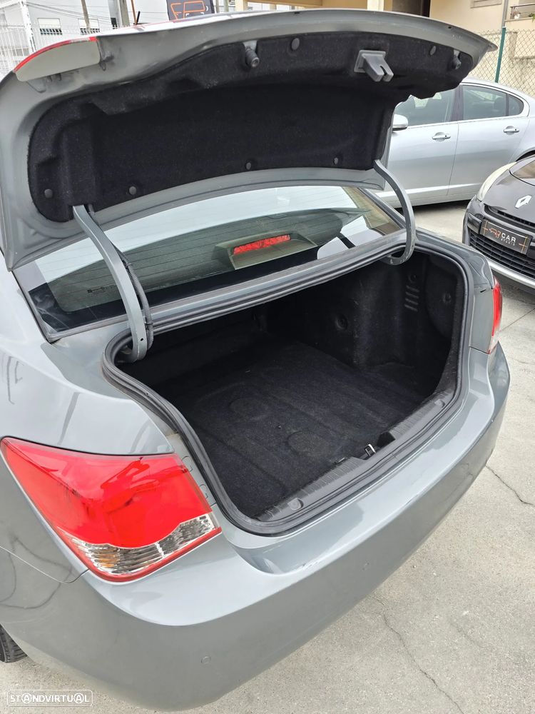 Chevrolet Cruze 1.6 LS - 28