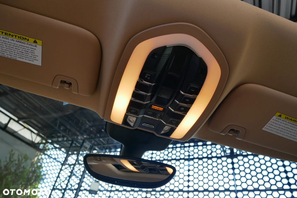 Porsche Panamera 4 - 29