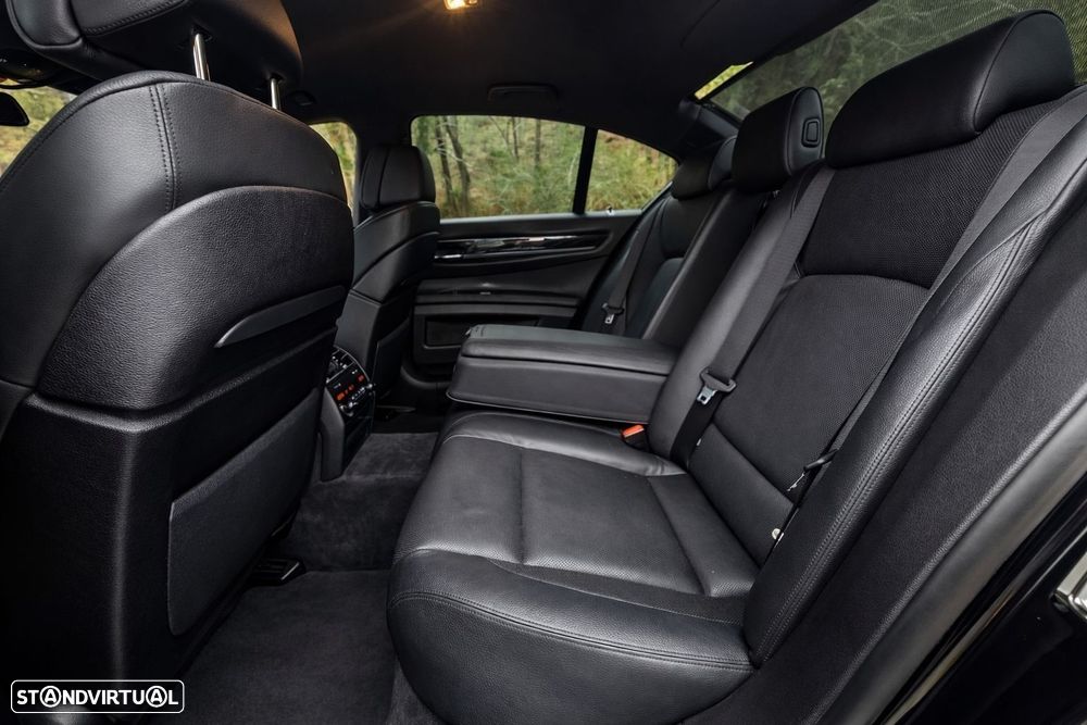 BMW 740 d Pack M - 27