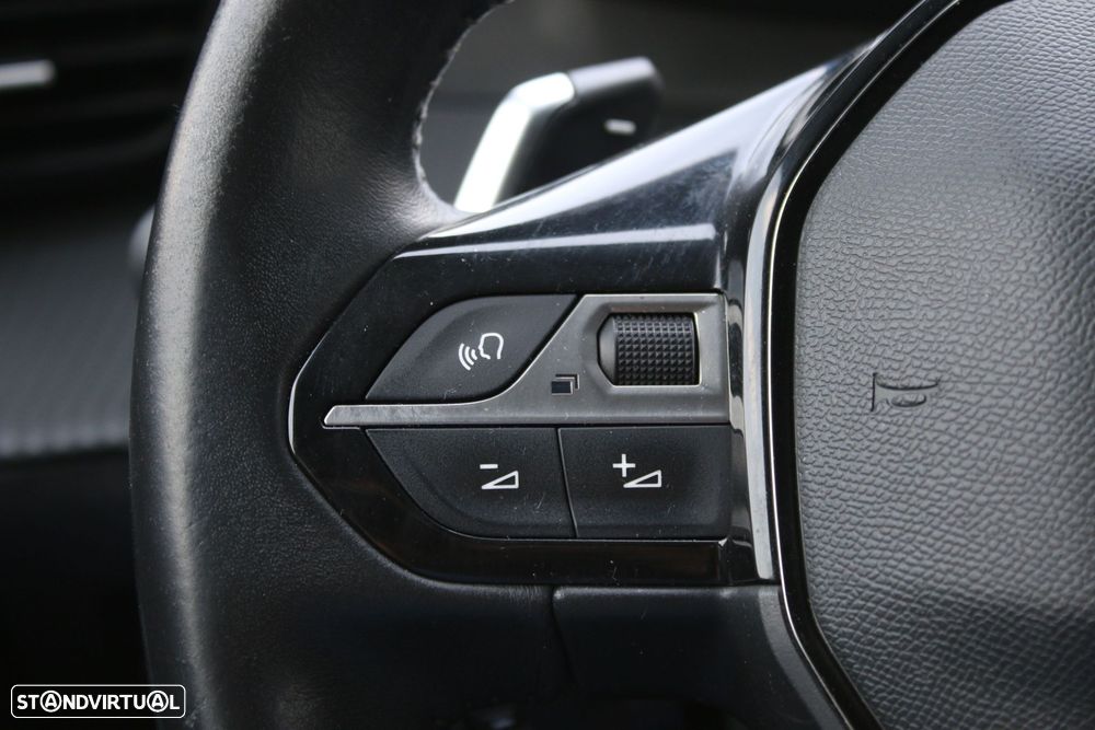 Peugeot 2008 1.5 BlueHDi Allure EAT8 - 17