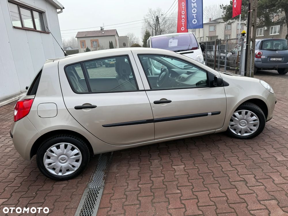 Renault Clio 1.2 16V Confort Dynamique - 9