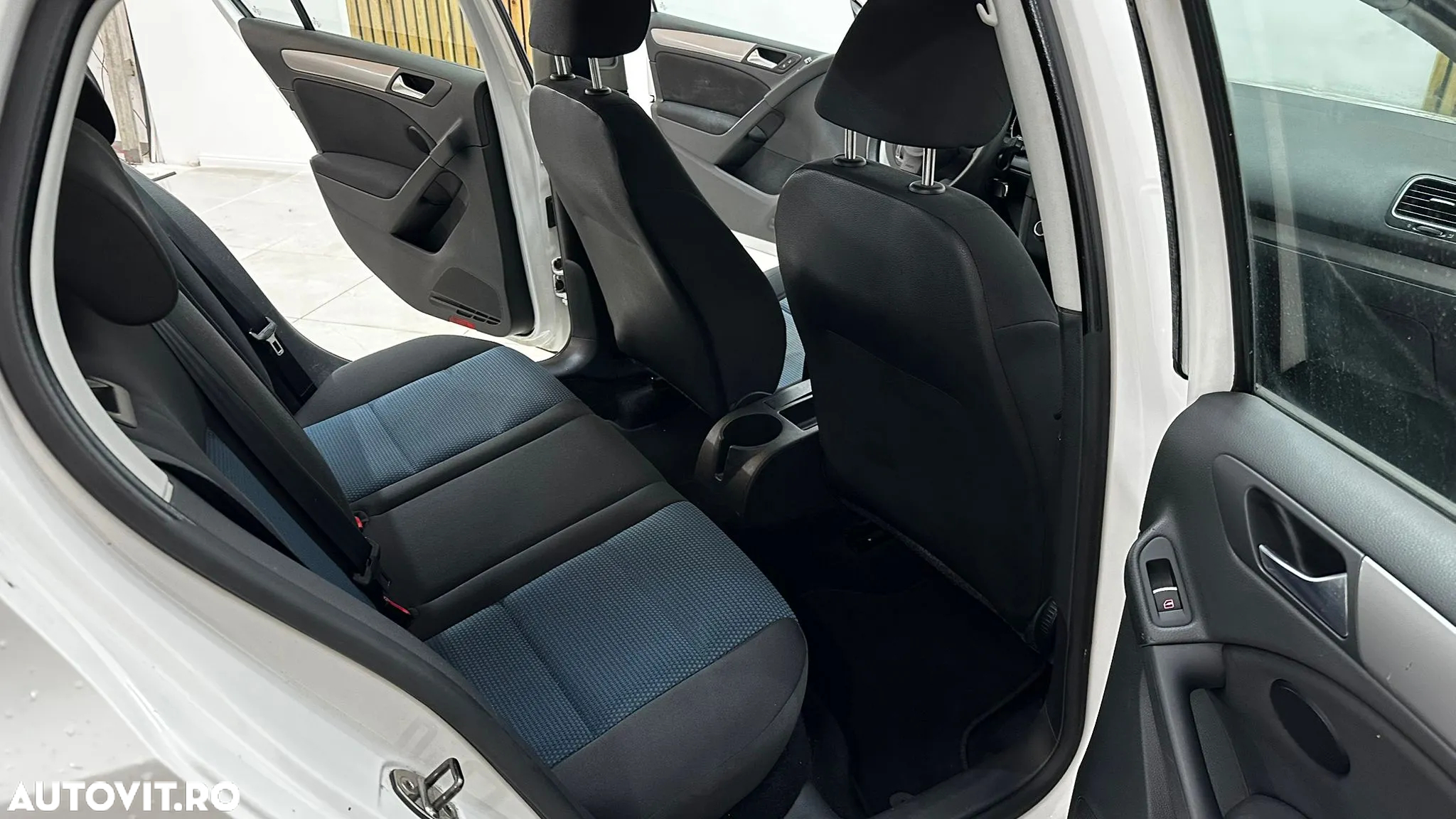 Volkswagen Golf 1.6 TDI DPF BlueMotion - 8