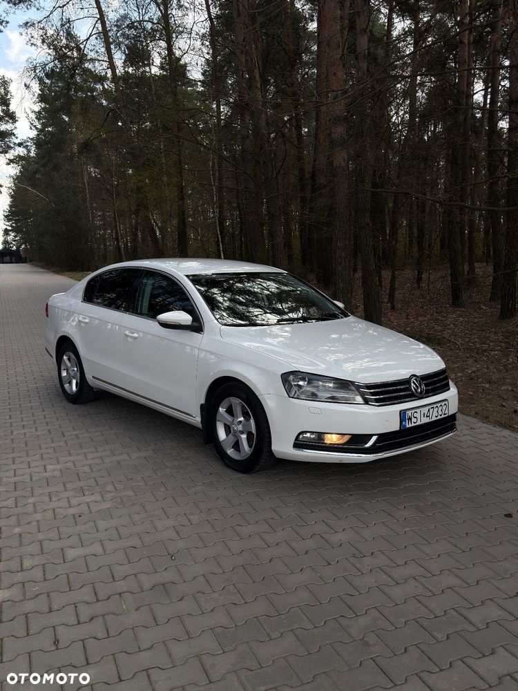 Volkswagen Passat - 1