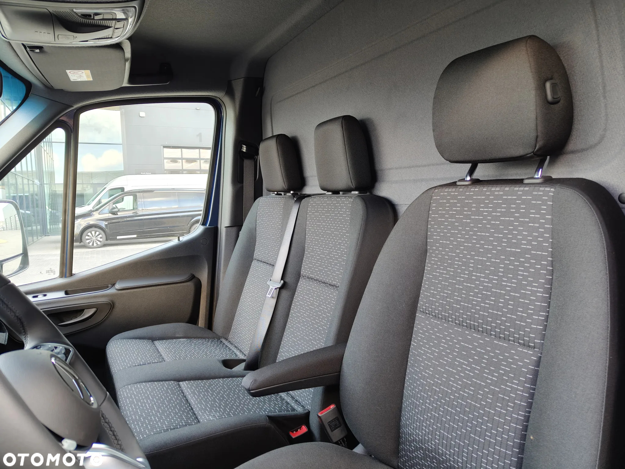 Mercedes-Benz Sprinter - 11