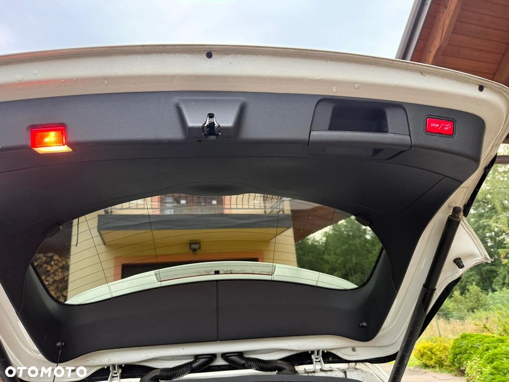 Mercedes-Benz GLA 250 4Matic 7G-DCT - 10