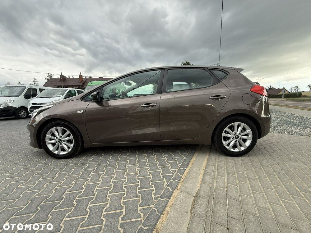 Kia Ceed - 10