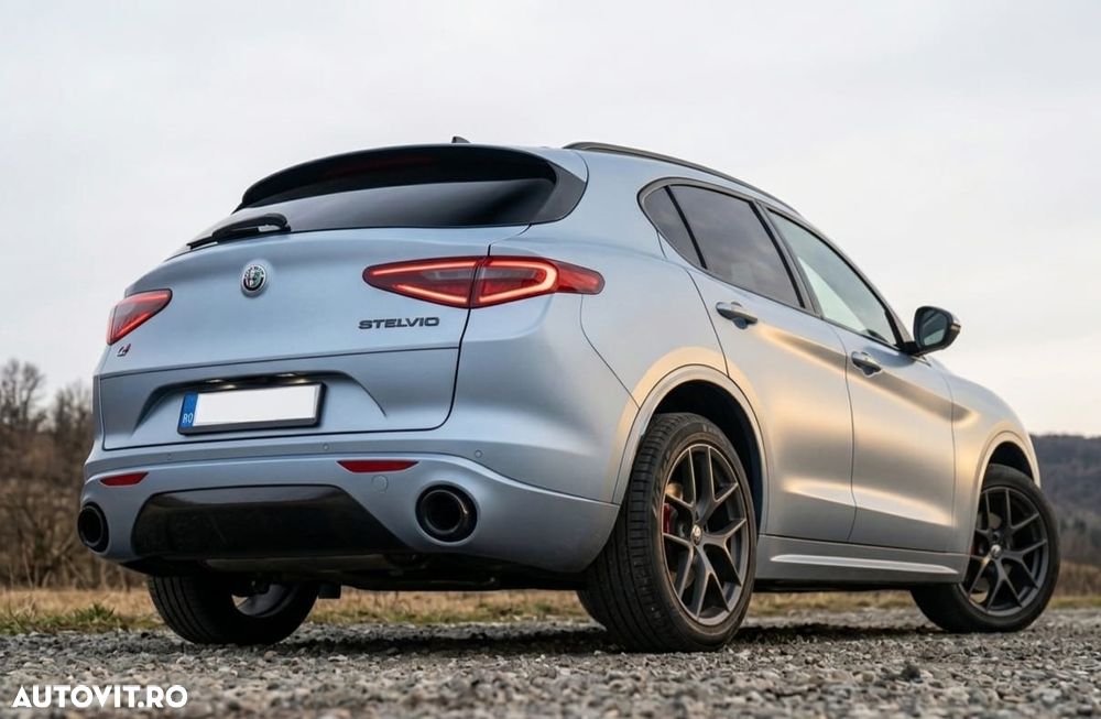 Alfa Romeo Stelvio 2.0 Turbo 16V AT8-Q4 Ti - 11