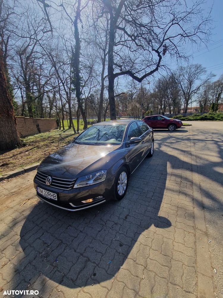 Volkswagen Passat - 1
