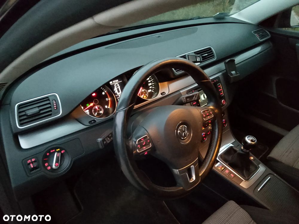 Volkswagen Passat - 8